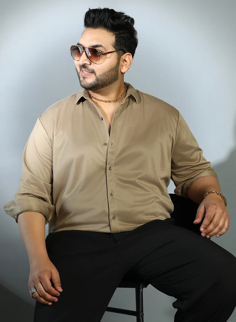 انستافاب بلس قميص رجالي أخضر زيتوني سادة بقصة مريحة للملابس الكاجوال بياقة عريضة وأكمام طويلة بأزرار مقاس كبير مصمم براحة للاستخدام اليومي