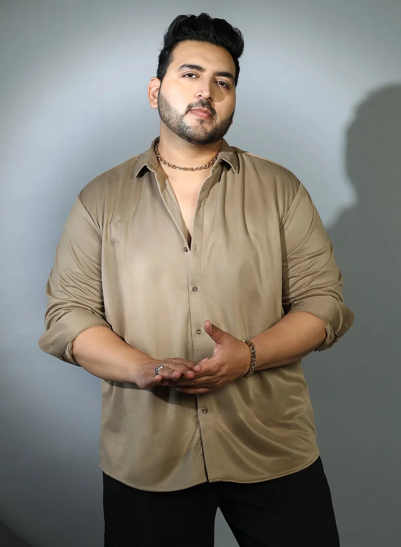 انستافاب بلس قميص رجالي أخضر زيتوني سادة بقصة مريحة للملابس الكاجوال بياقة عريضة وأكمام طويلة بأزرار مقاس كبير مصمم براحة للاستخدام اليومي