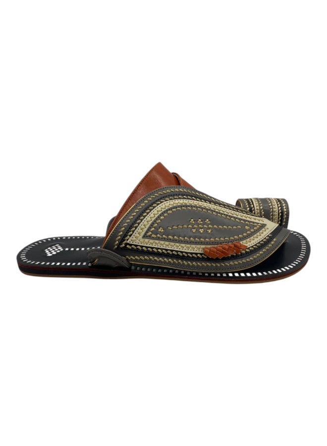 AL Fanoos Handcrafted heritage leather slippers  - Image 3