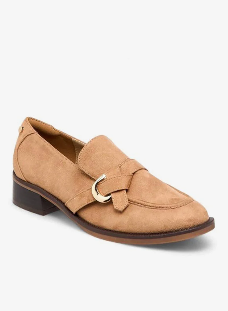 سيليست حذاء نسائي بكعب عريض مزين بإبزيم