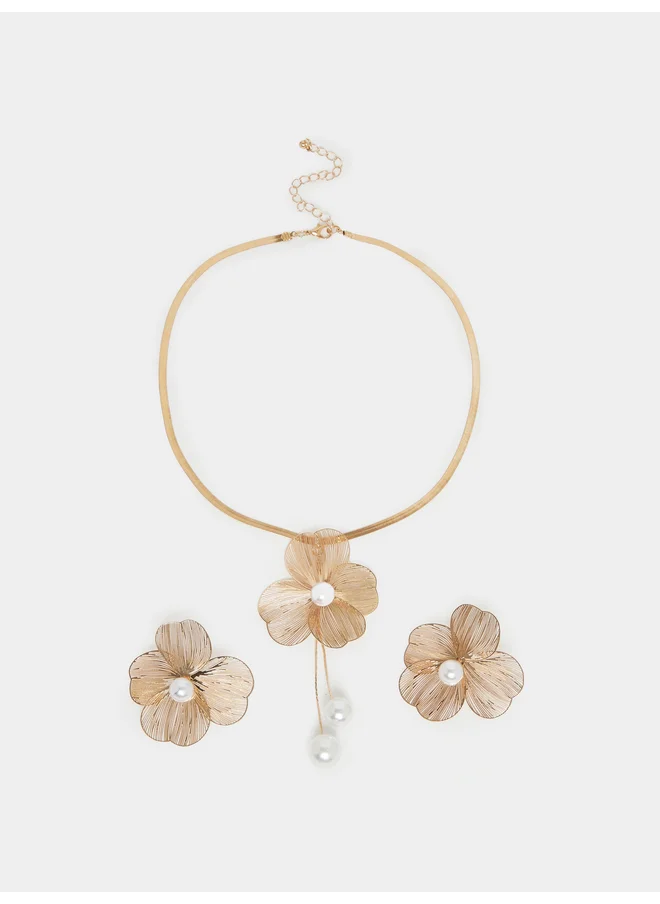 ستايلي Styli Set of 2 - Floral Accent Necklace and Faux Pearl Drop Earrings