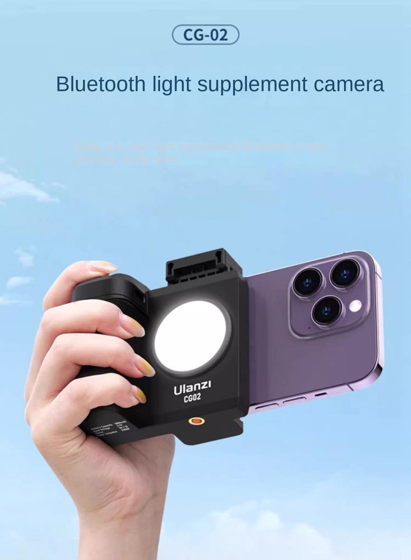 يولانزي مقبض كاميرا Ulanzi CG02 بلوتوث مع جهاز تحكم عن بُعد قابل للفصل، مساعد تصوير لاسلكي للهواتف الذكية، إضاءة قابلة للتعديل بثلاثة مستويات، بطارية بسعة 1000mAh، متوافق مع معظم الهواتف، مصنوع من ABS+سيليكون، مزود بحذاء بارد ومسمار 1/4" لإضافة الملحقات - Image 2