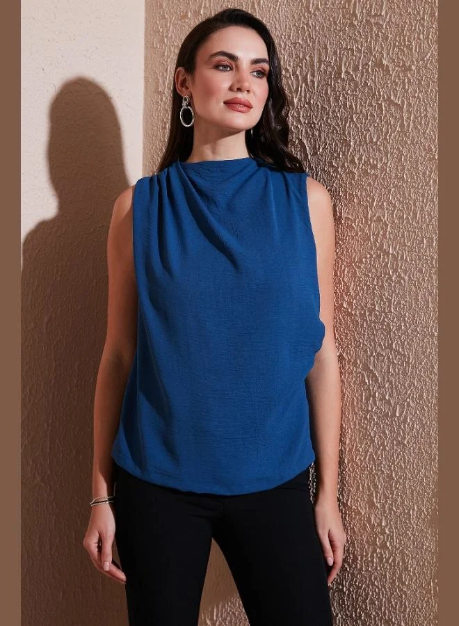 ليلا بلوزة نسائية بياقة واقفة وكسرات عند الكتف بقصة ضيقة