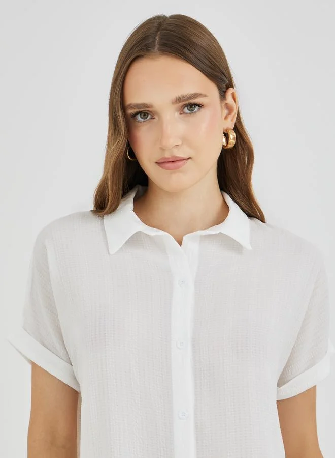 تايك تو قميص بأكمام قصيرة بياقة مفرودة بنسيج مزدوج