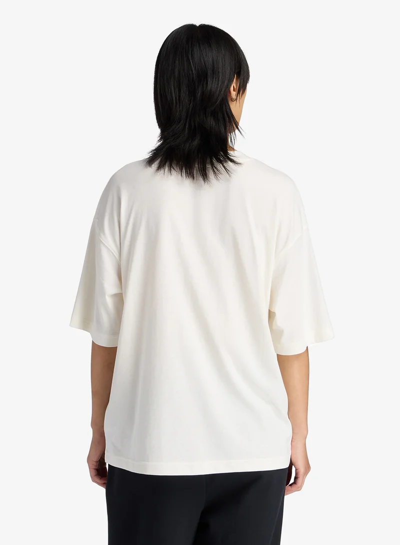 نيو بالانس Graphic Oversized T-Shirt