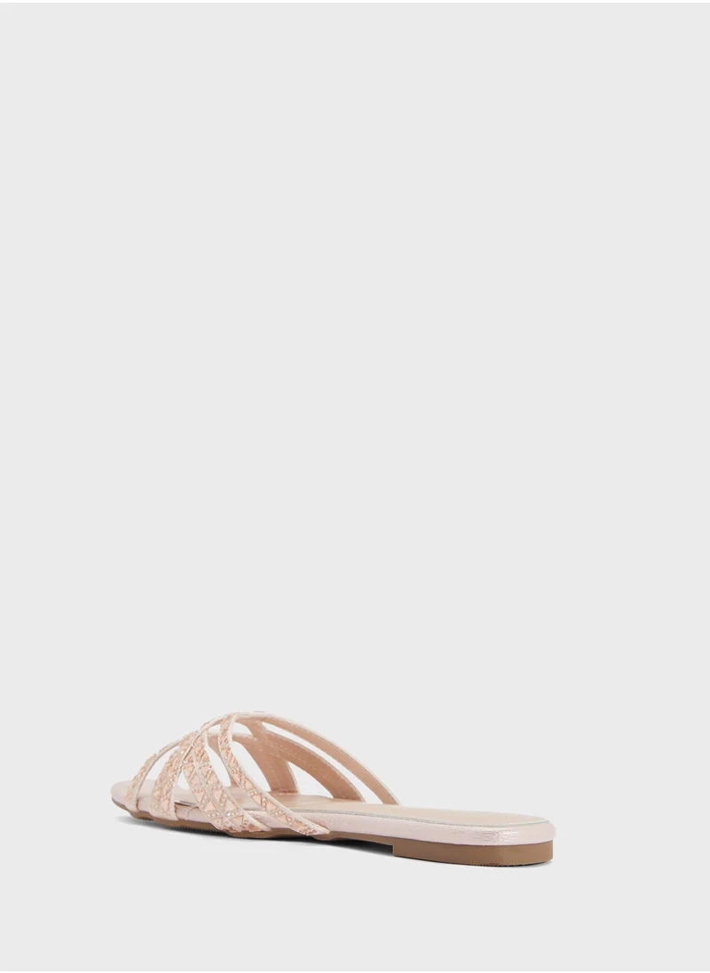 خزانة Studded Flat Sandal