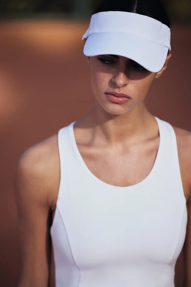 اتش اند ام فستان تنس من نسيج سوفت موف