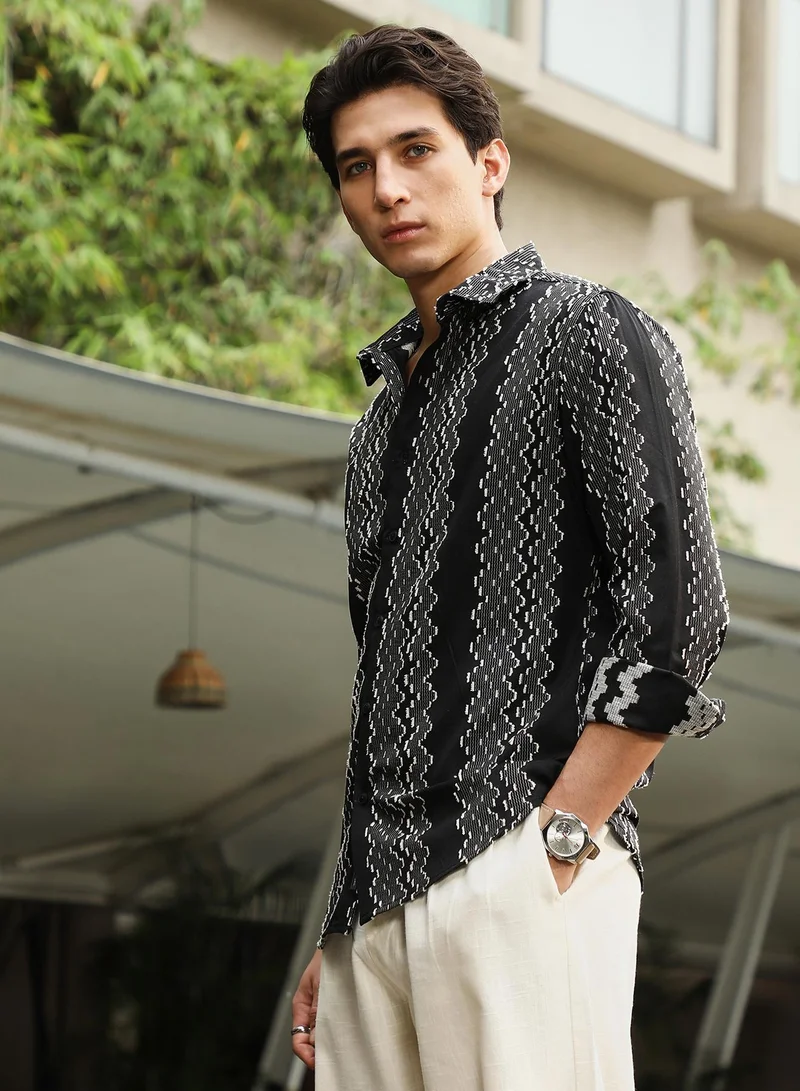Campus Sutra Campus Sutra Men's Onyx Black Cloudy-Panel Jacquard Shirt | Spread Collar , Long  Cuffed Sleeves , Button Closure | Abstract-Stripes Jacquard | Cotton-Blend Shirt For Casual Wear