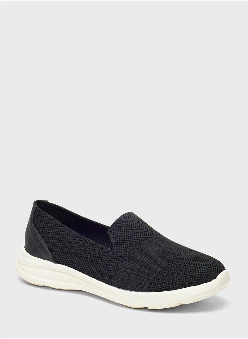 shoexpress Casual Slip Ons