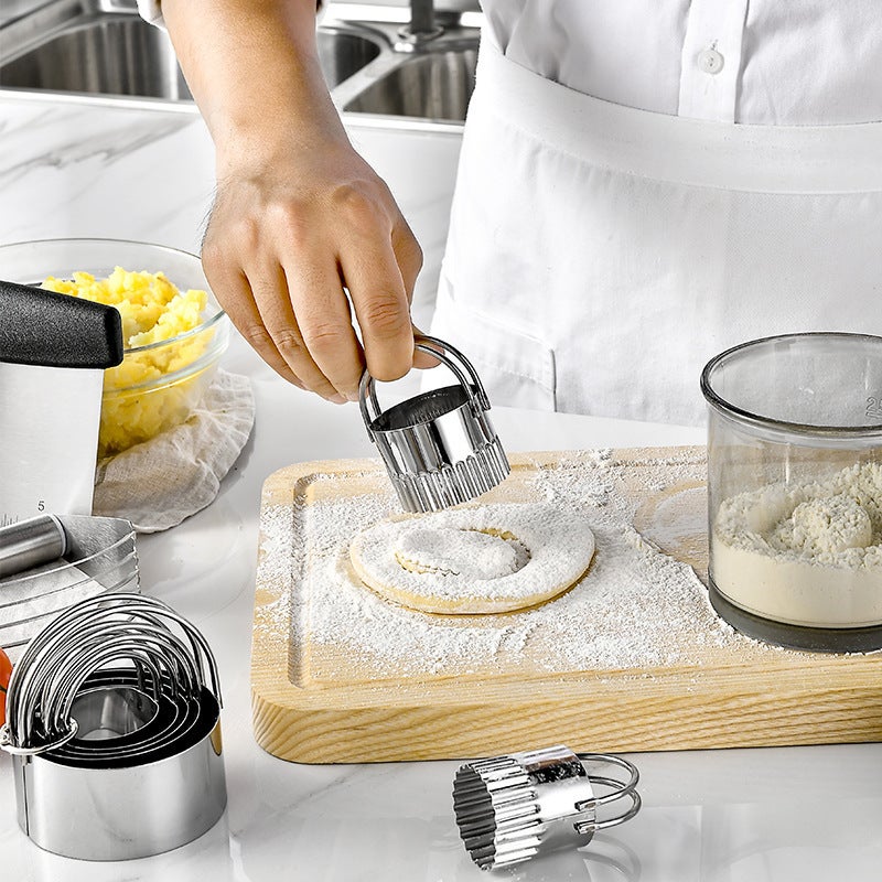Stainless Steel Cookie Mold Five-Piece Set Cookie Cutter Dough Cutter Cookie Mousse Ring - Image 3