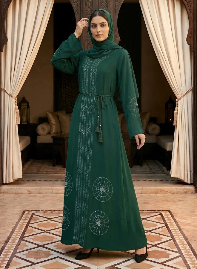 جلو باص عباية مزينة مع حجاب