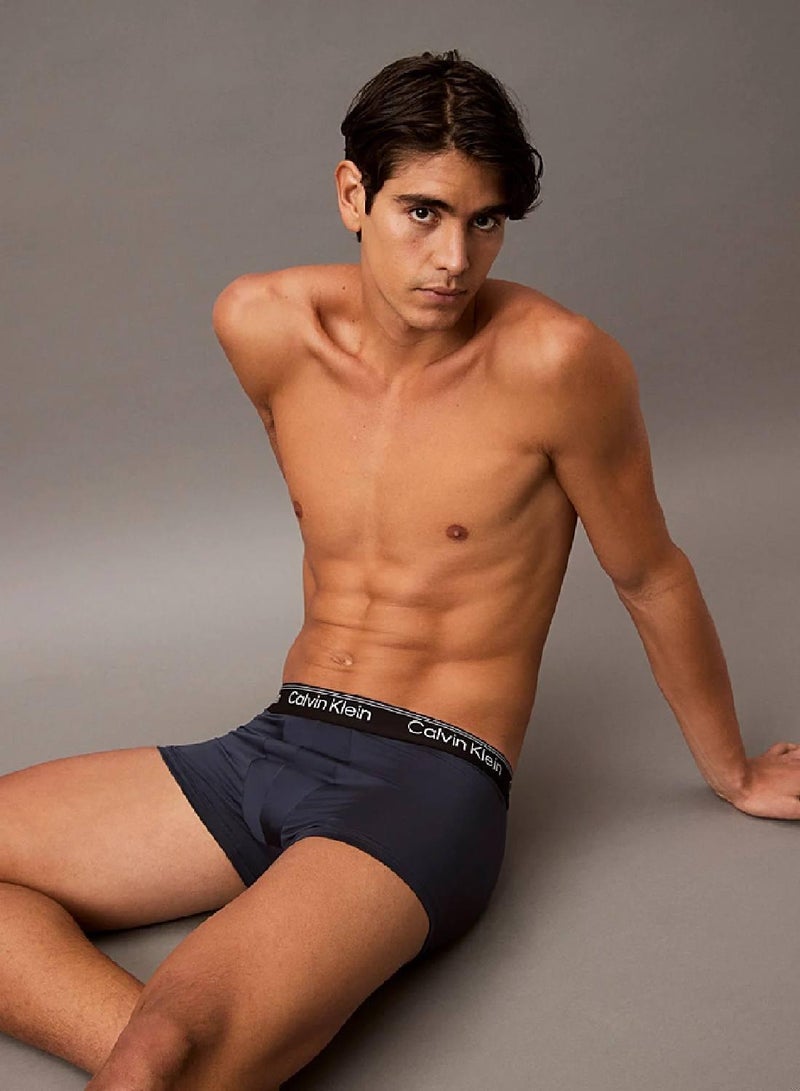 كالفن كلاين طقم سراويل داخلية بخصر منخفض من 3 قطع - ممتص للتمدد بشكل دقيق - Image 5