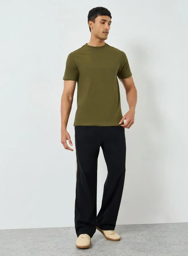 ستايلي تيشيرت بياقة دائرية وقصة عادية