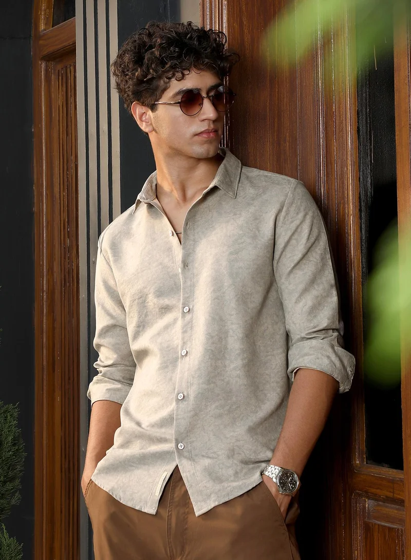 كامبوس سوترا Campus Sutra Men's Cloud Grey Grazed-Fade Imprint Shirt | Spread Collar , Long Cuffed Sleeves , Button Closure , Curved Hem | Abstract Print Plain | Cotton-Blend Shirt For Casual Wear