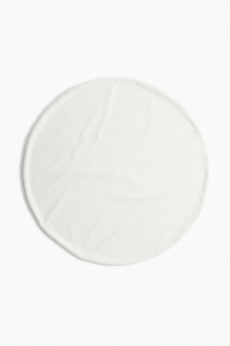 H&M Fluffy Christmas tree mat