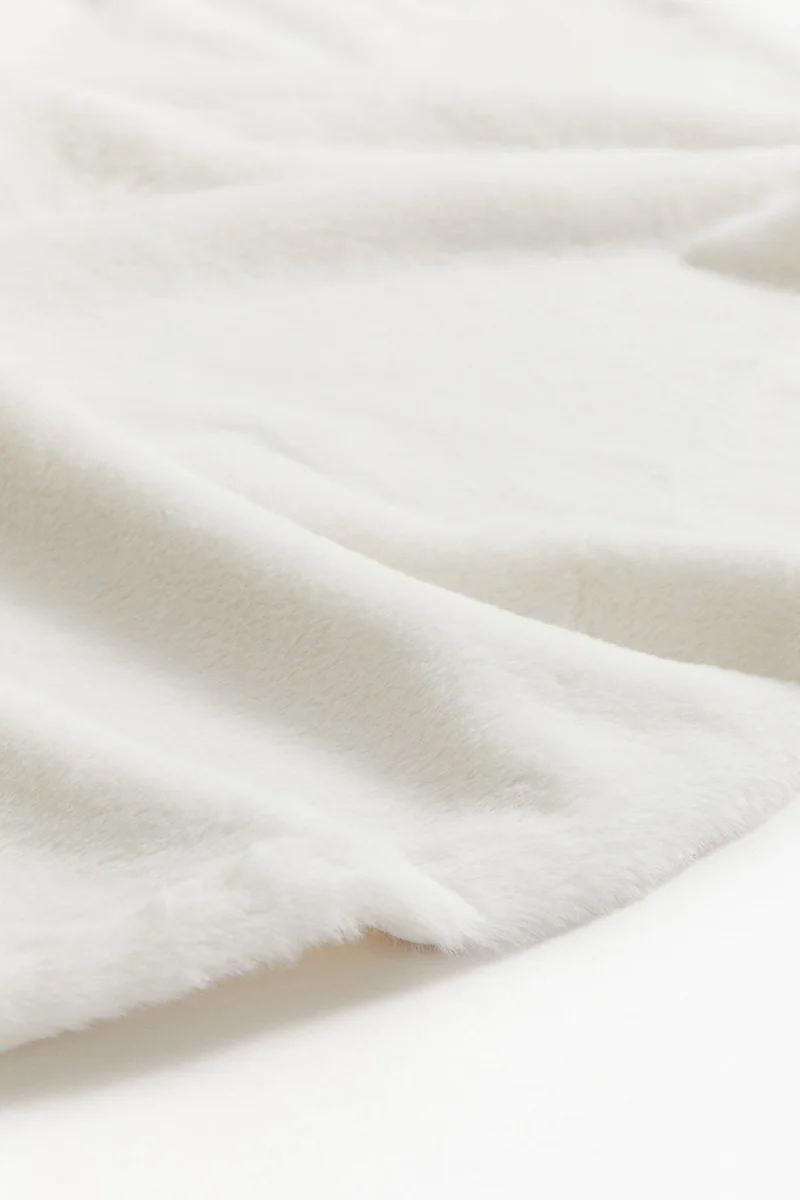 H&M Fluffy Christmas tree mat