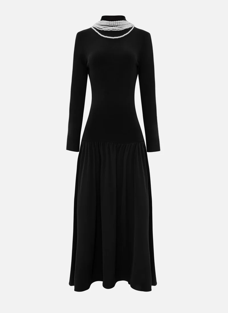 Lichi Jersey maxi dress with pearl necklace