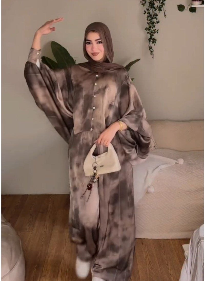 Two-piece women's suit in imported Armani satin. Oversized button-down shirt and wide-leg pants. Luxuriously soft fabric. One size fits up to 75 kg. A stylish casual set for outings and special occasions. - Image 2