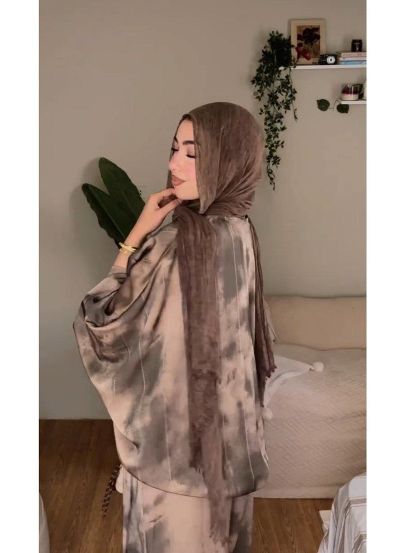 Two-piece women's suit in imported Armani satin. Oversized button-down shirt and wide-leg pants. Luxuriously soft fabric. One size fits up to 75 kg. A stylish casual set for outings and special occasions. - Image 3