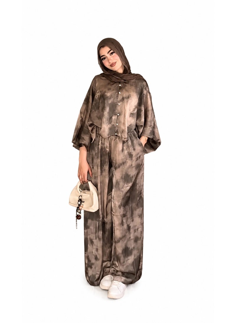 Two-piece women's suit in imported Armani satin. Oversized button-down shirt and wide-leg pants. Luxuriously soft fabric. One size fits up to 75 kg. A stylish casual set for outings and special occasions. - Image 1