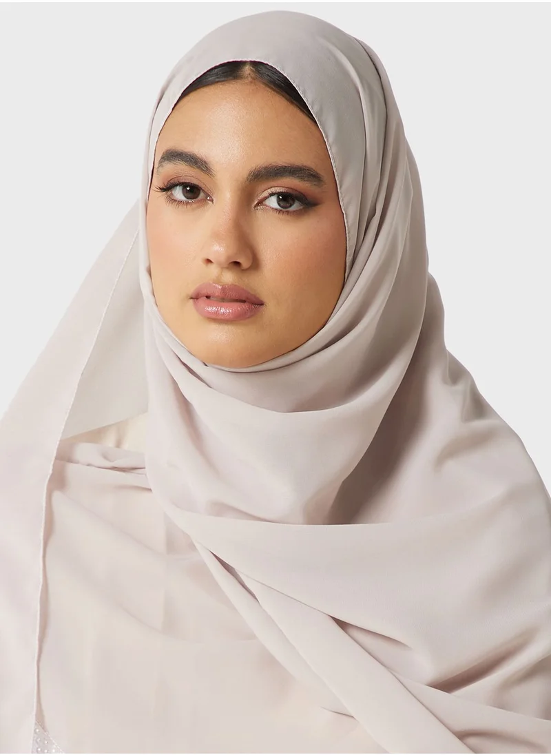 هيا كلوزيت عباية مفتوحة من الأمام ومزينة