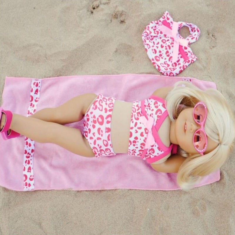 Emily Rose ملابس دمية إميلي روز بطول 18 بوصة مجموعة هدايا 6 قطع بدلة سباحة تانكيني مع نظارات شمسية، حقيبة، وصنادل | متوافقة مع دمى الفتاة الأمريكية بطول 18 بوصة | الدمية غير مشمولة | عمل أمريكي - Image 5