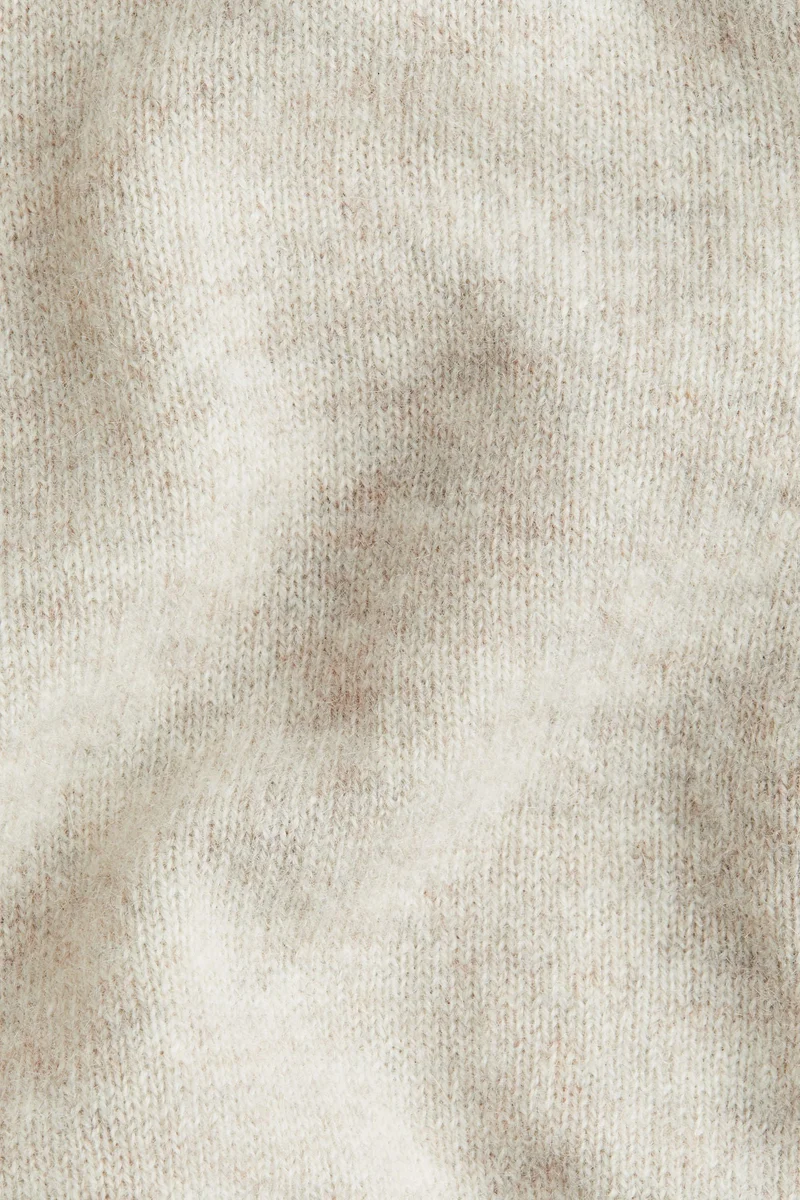 اتش اند ام كارديغان من الكشمير