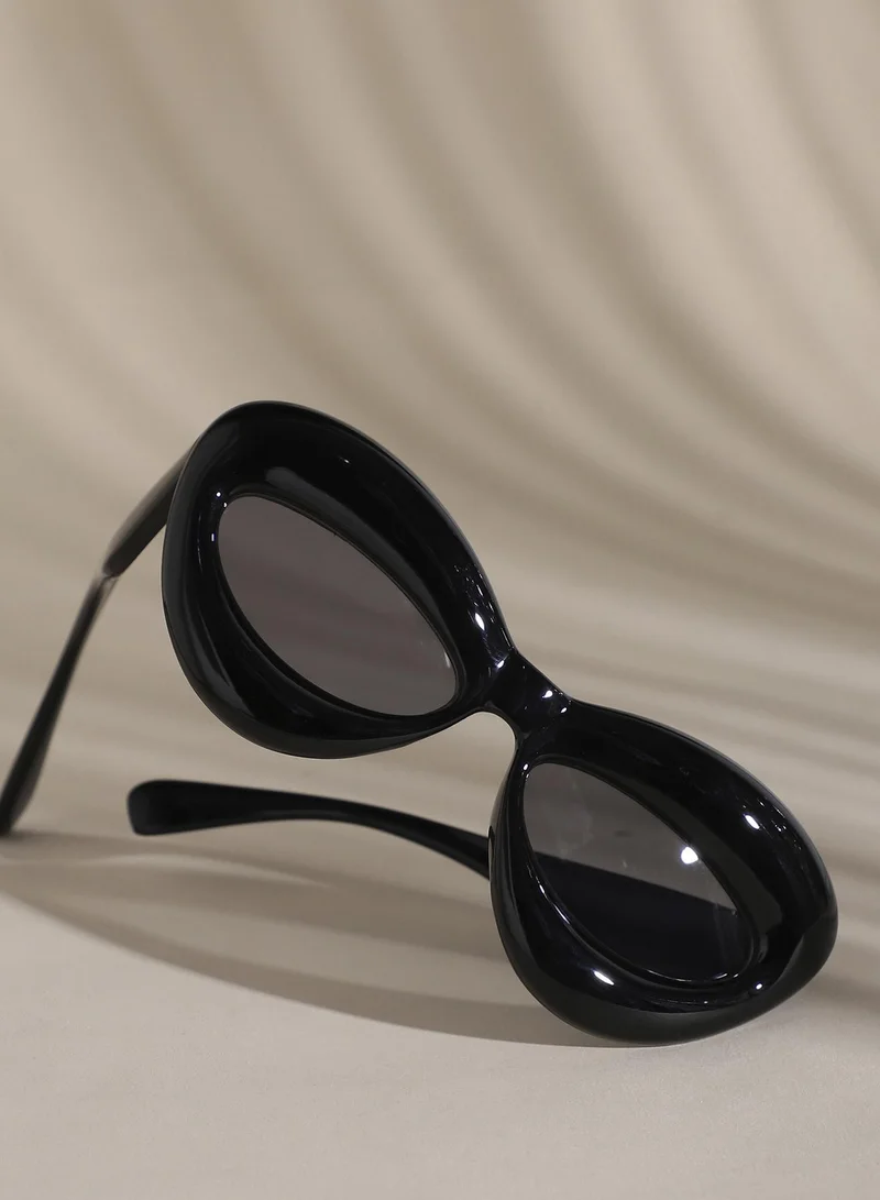 Haute Sauce Haute Sauce Women's Solid Cateye Sunglasses - Black Frame | Black Polycarbonate Lens For Casual Wear | Full Rim Polarized Lens | One-Size | Polycaronate Sunglass For Everyday Wear