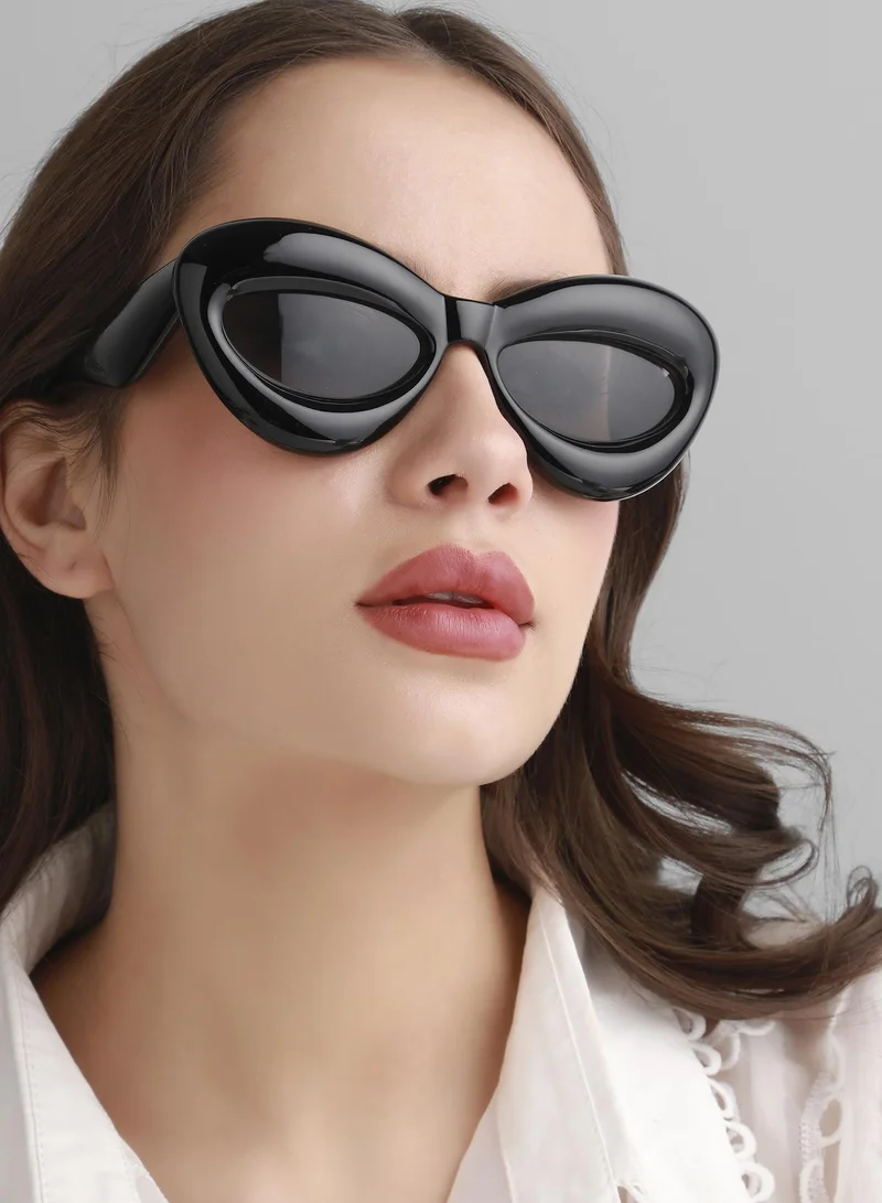 Haute Sauce Haute Sauce Women's Solid Cateye Sunglasses - Black Frame | Black Polycarbonate Lens For Casual Wear | Full Rim Polarized Lens | One-Size | Polycaronate Sunglass For Everyday Wear