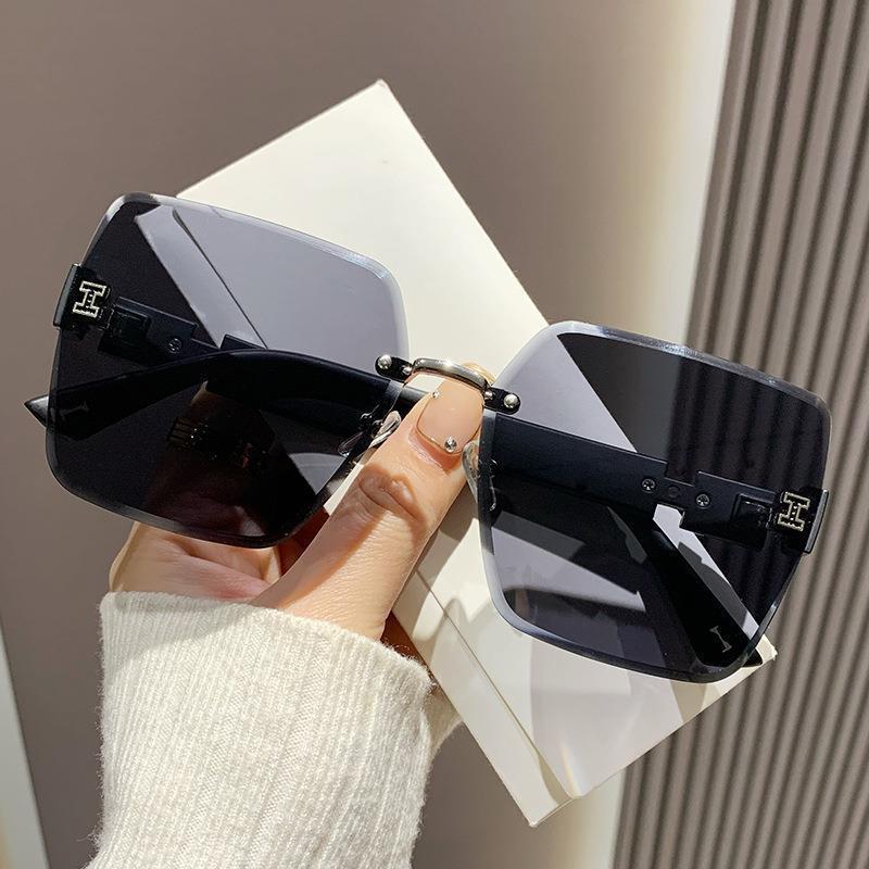 Generic 2023 Frameless Dual-Tone Gradient Fashion Sunglasses for Women Black feet all gray 