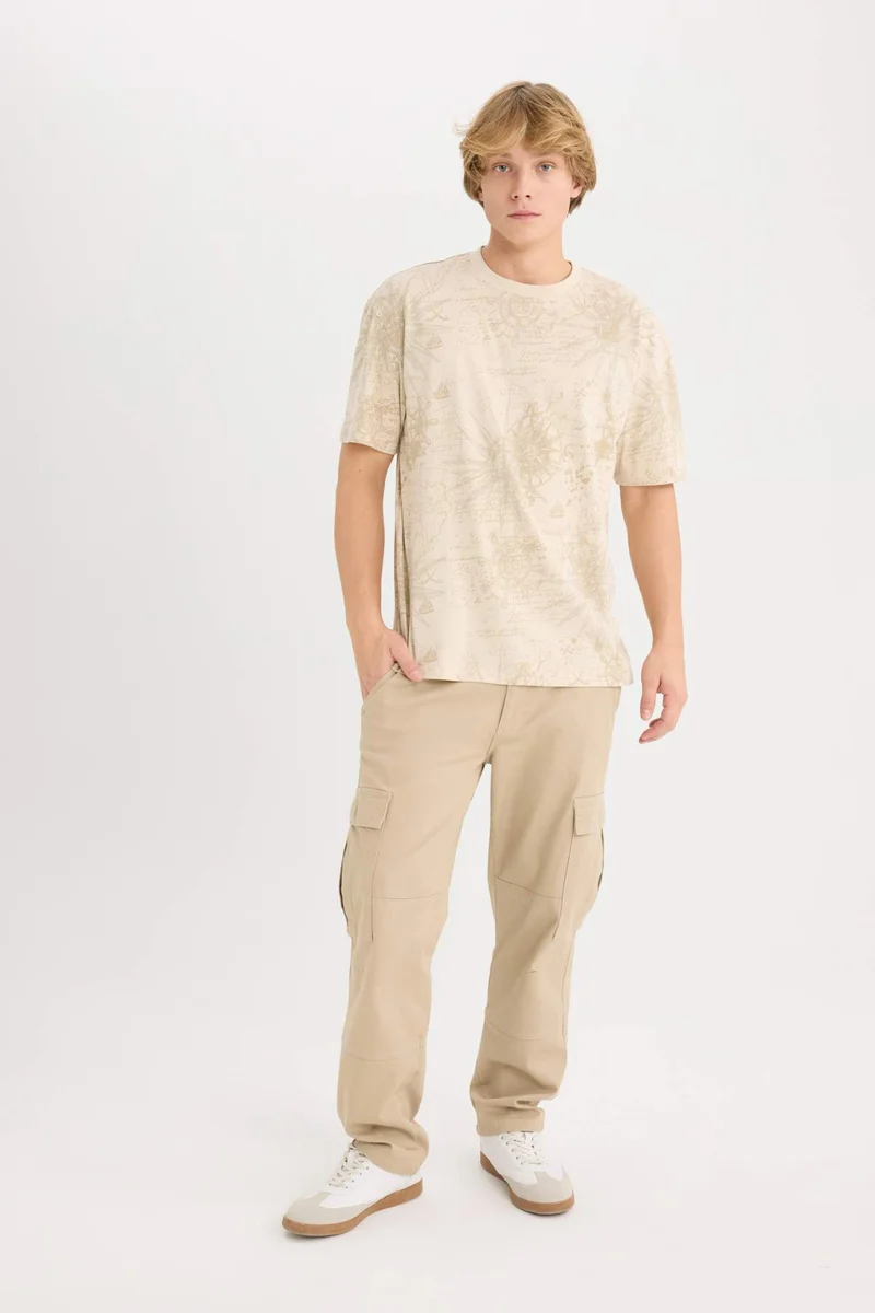 ديفاكتو Boxy Fit Crew Neck Printed Short Sleeve T-Shirt