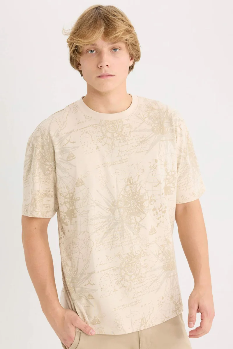 ديفاكتو Boxy Fit Crew Neck Printed Short Sleeve T-Shirt