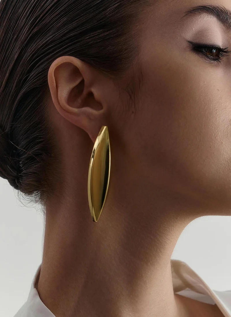 Elongated stud earrings