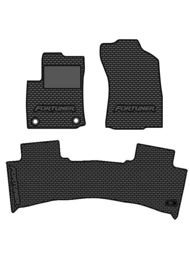  م م ذ ح م ش ﻦﻔﻳرد بطانات سجادات أرضية مطاطية داخلية لسيارة فورتشنر GD6 - Image 1