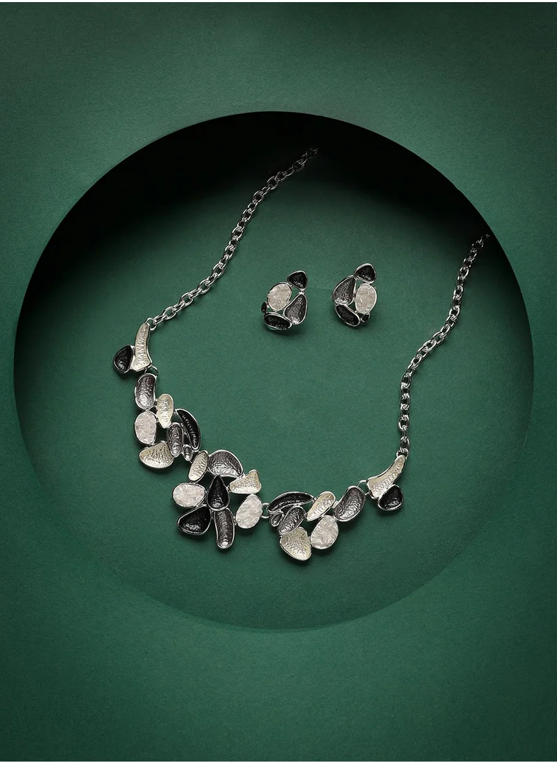 SOHI Black & Dented Abstract Jewellery Set