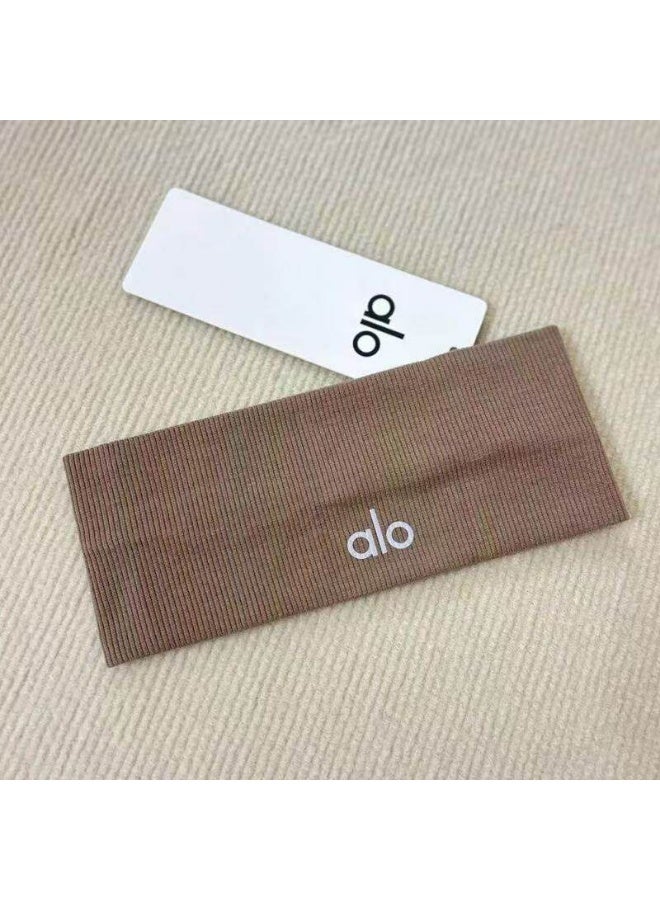 Alo Yoga رباط رأس رياضي كاجوال باللون البني من ألو - Image 2