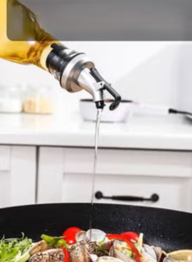 طقم زيت وخل مكون من زجاجتين موزع 500 مل و3 مرطبانات توابل مع ملاعق - شفاف - Image 4