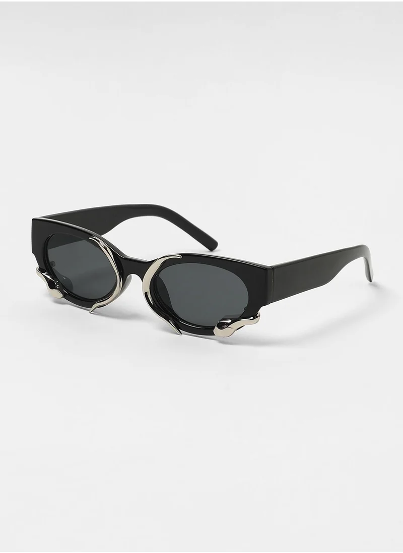 Haute Sauce The Serpent Oval Sunglasses - Onyx Black