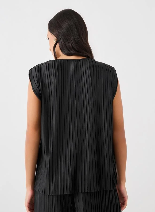 Styli Styli Pleated V-Neck Buttoned Waistcoat