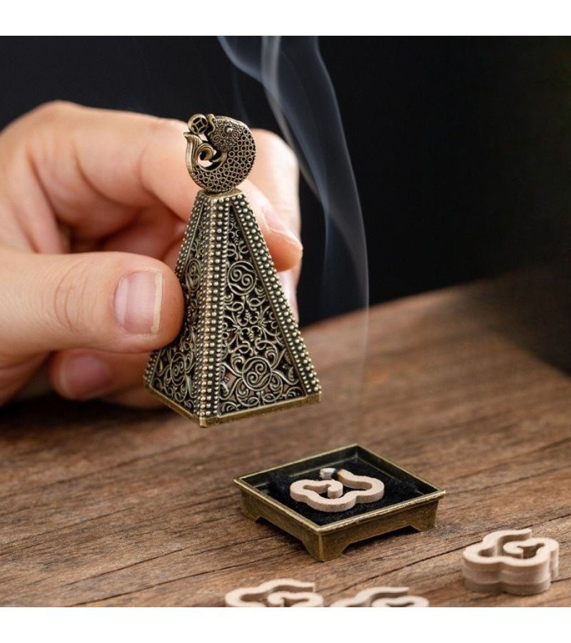 2Pcs Zinc Alloy Desktop Ornament Metal Diffuser with Moon and Carp Design - Image 4