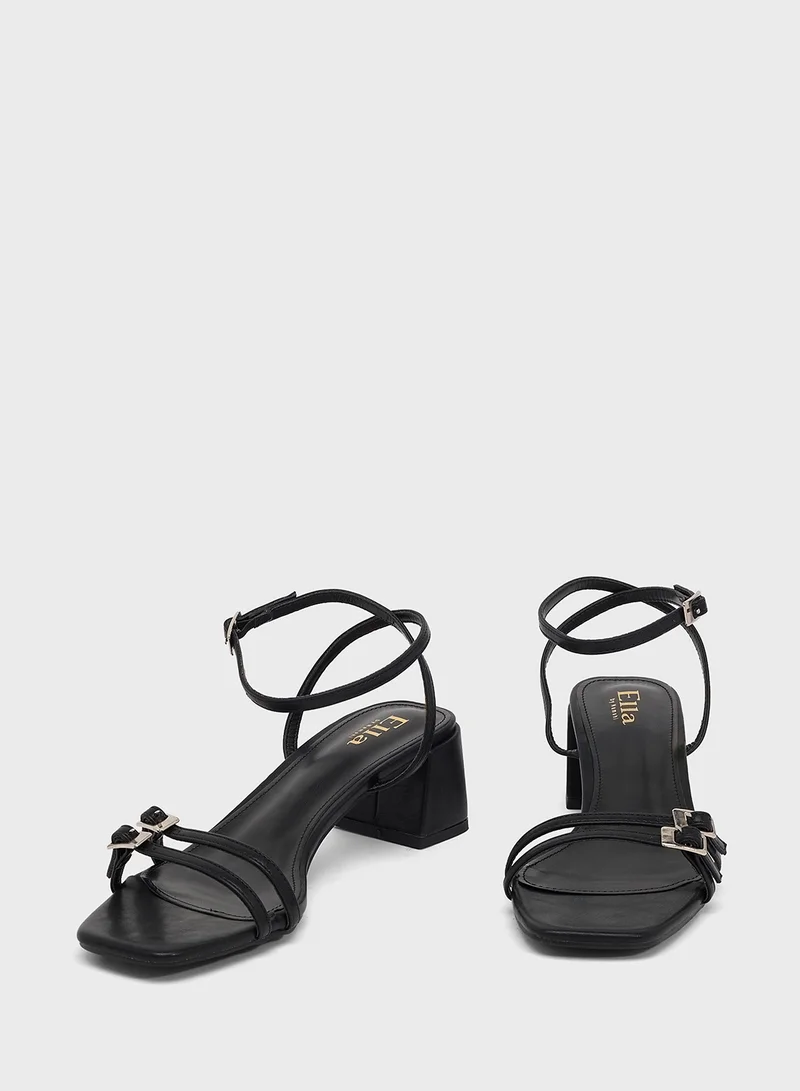 ايلا صندل بكعب عريض بحزامين