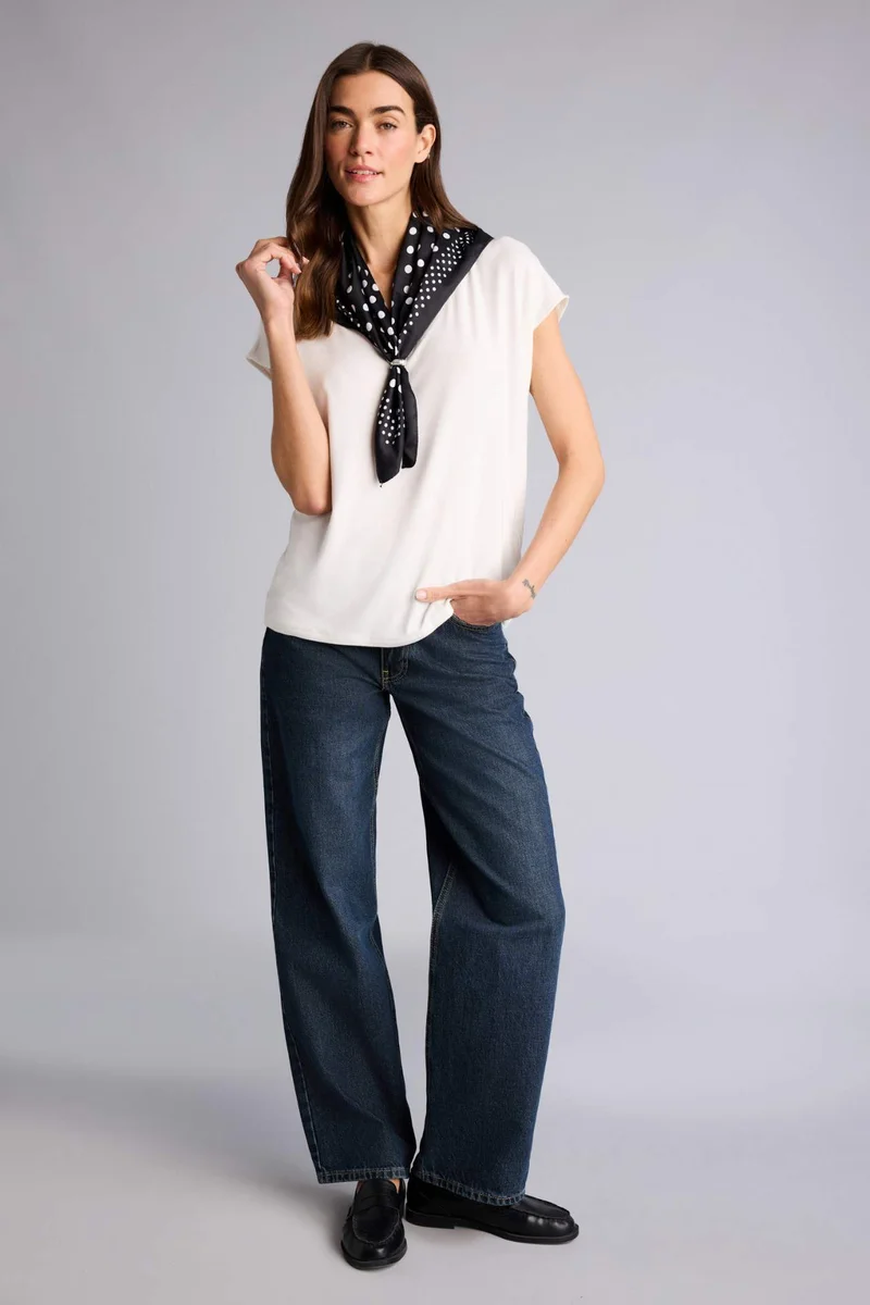 ديفاكتو V-Neck Basic Short Sleeve T-Shirt