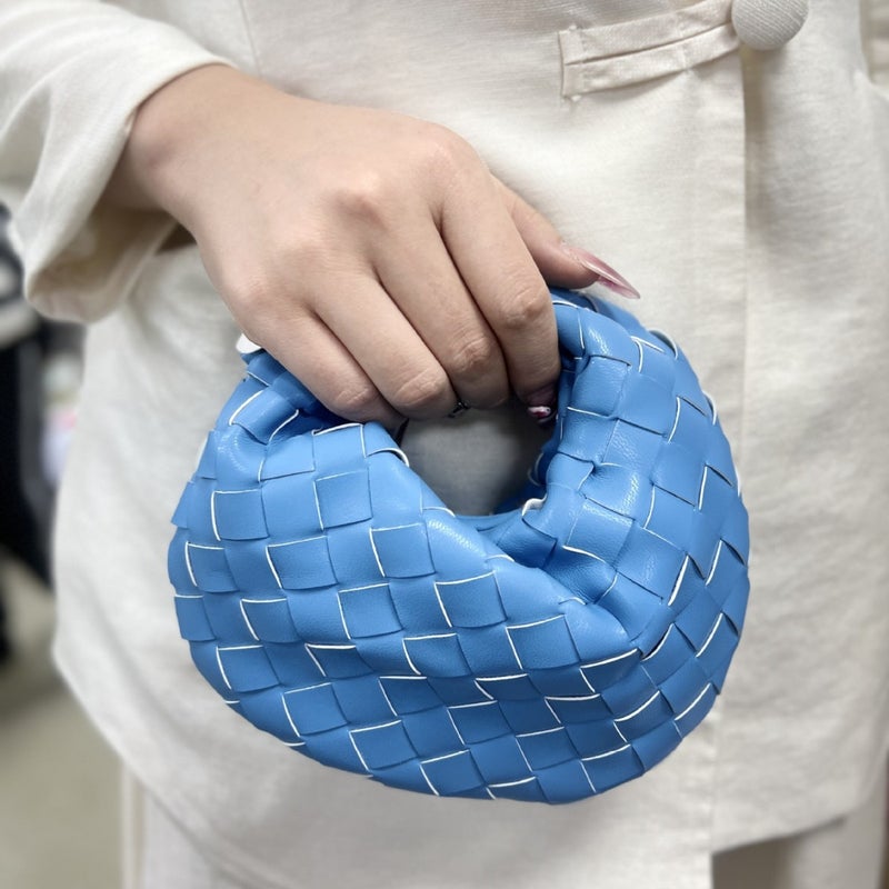 Fashion 2025 Summer Explosions Hand-Woven Dumpling Bag High-Quality All-Match Fashion Handbag - Image 5