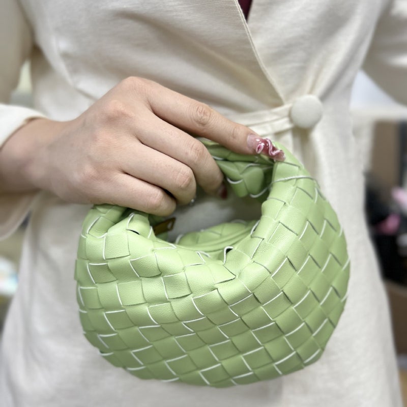 Fashion 2025 Summer Explosions Hand-Woven Dumpling Bag High-Quality All-Match Fashion Handbag - Image 2