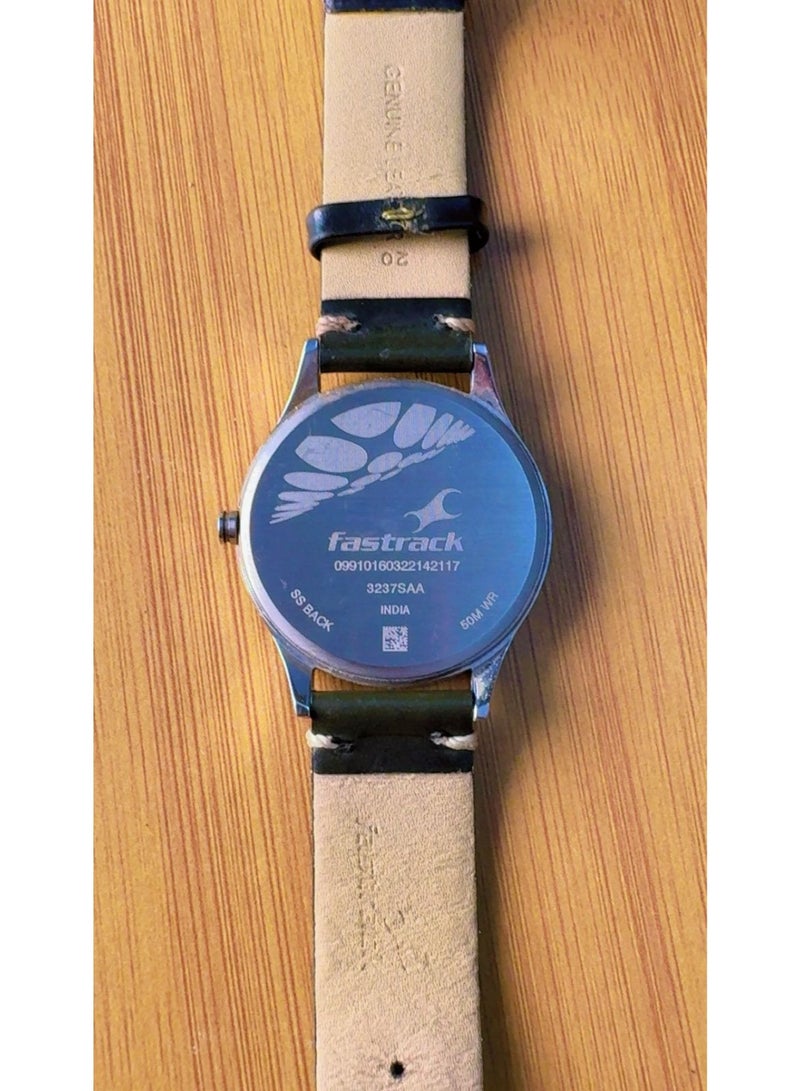 Fastrack Men's Tripster World Map Analog Quartz Watch - Champagne Gold / Olive Dial with Dark Green Genuine Leather Strap (Model 3237SL01 / 3237SAA) - Pre-Owned (Like New Condition) - Image 3