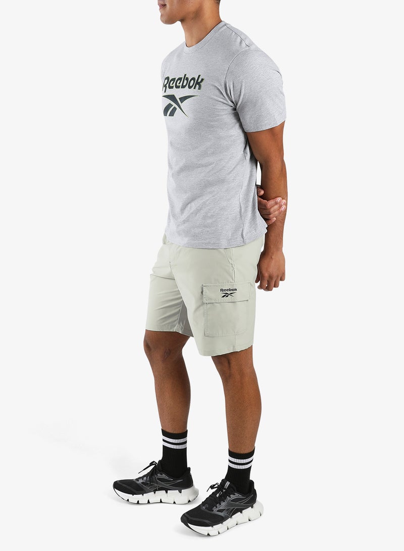 ريبوك شورت كارغو عملي - Image 4