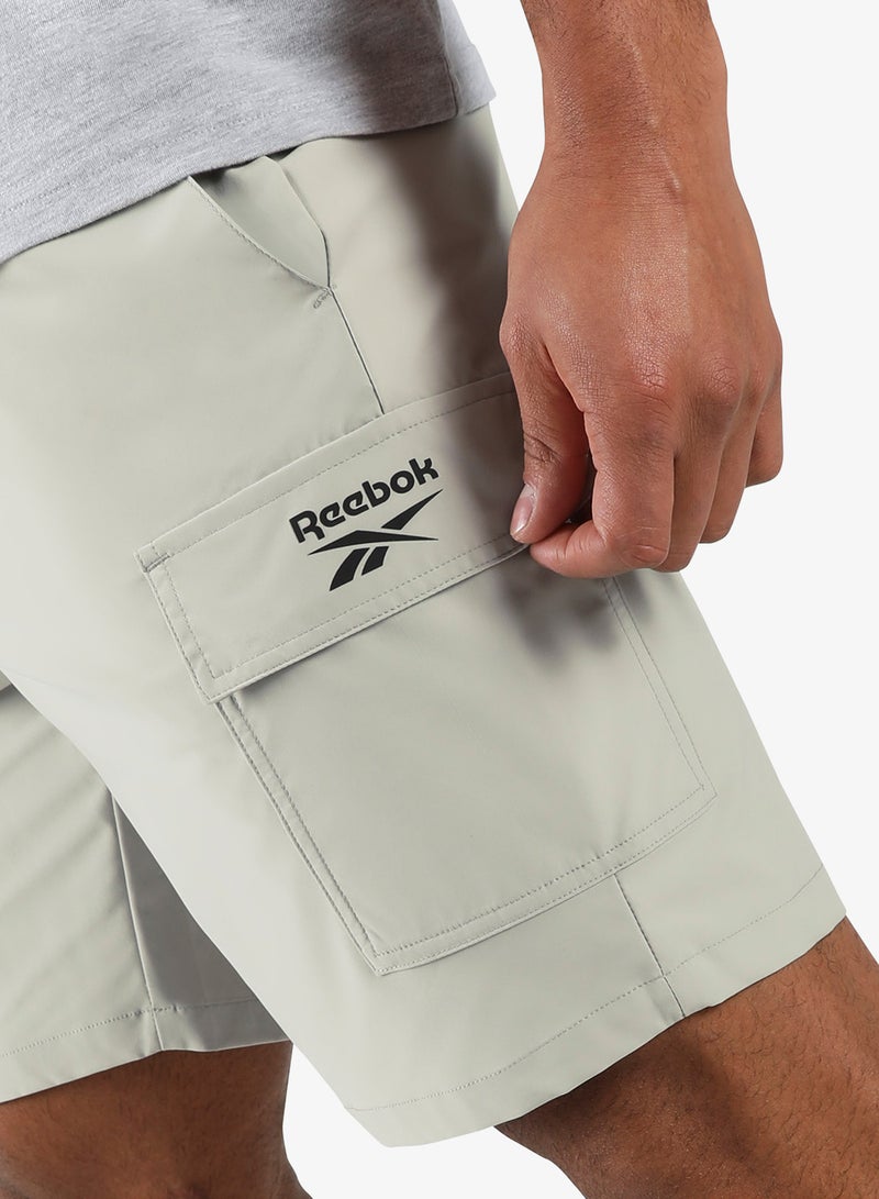 ريبوك شورت كارغو عملي - Image 3