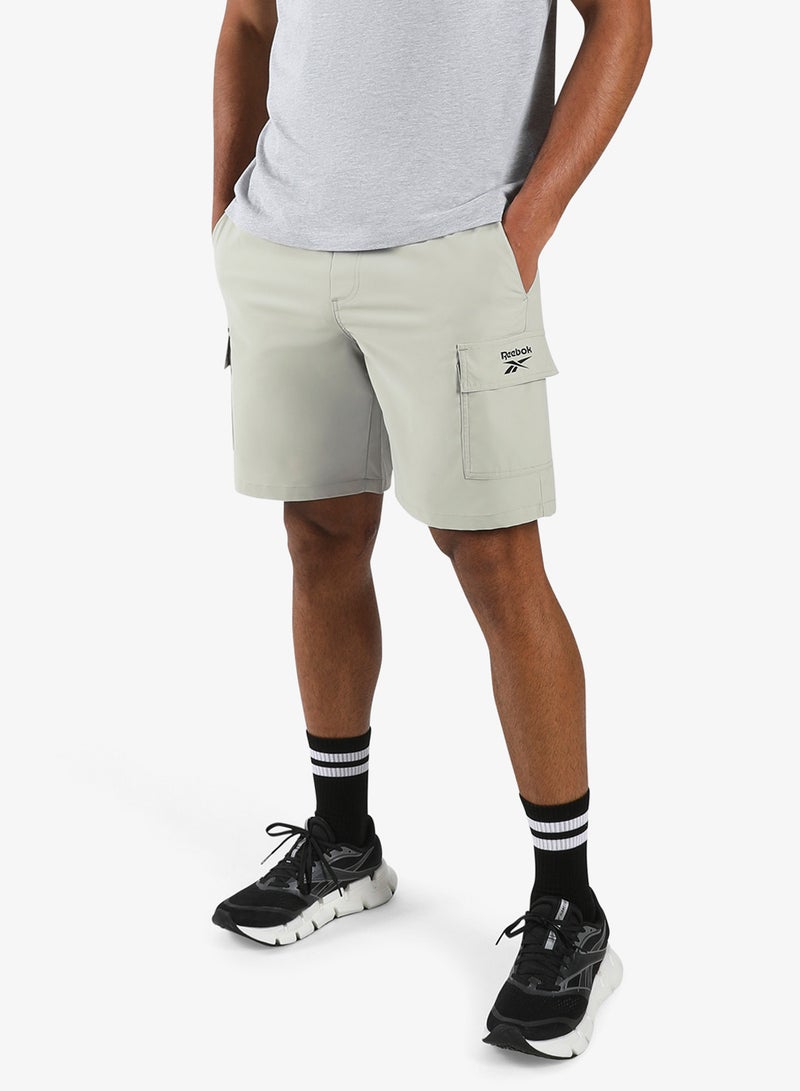 ريبوك شورت كارغو عملي - Image 1