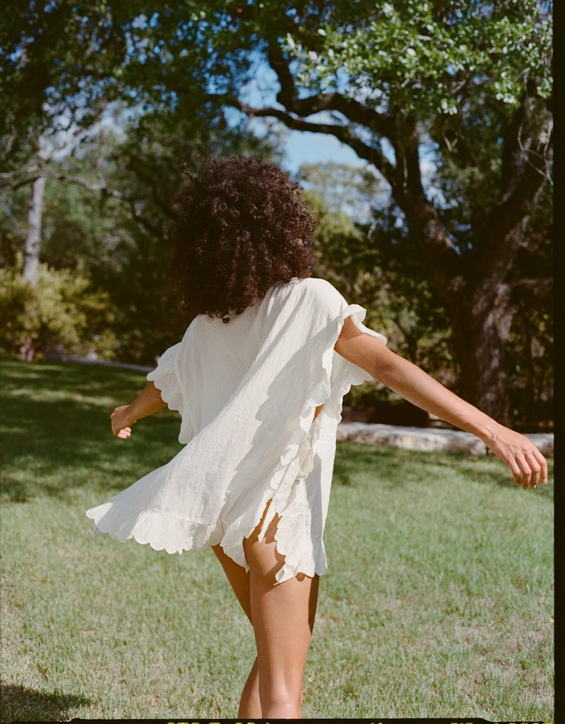 آري من امريكان ايجل بلوفر مطرّز بحواف متموجة من تشكيلة آري