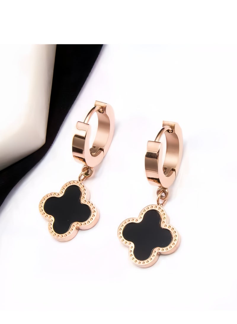 Lee Yon - Graceful Clover Design Earrings, Gold/Black - Image 1